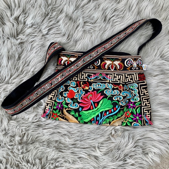 Sam Well Embroidered Crossbody Statement Bag NWOT - Picture 4 of 5